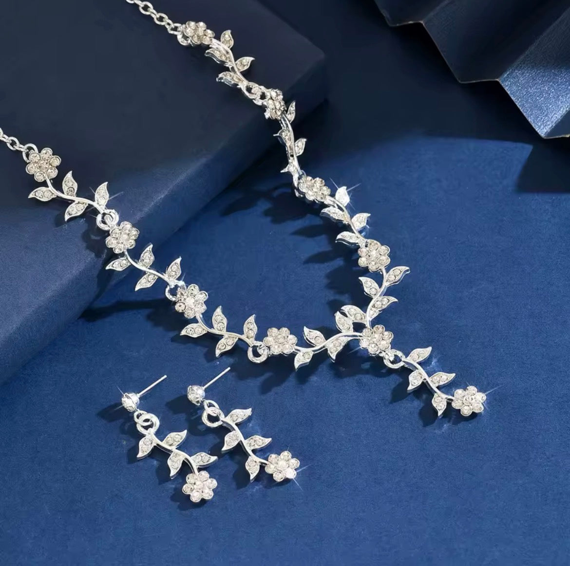 Women Crystal flower leaf necklace
